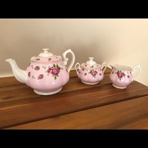 BRAND NEW Royal Albert Old Country Roses Pink 3 Piece Tea Set